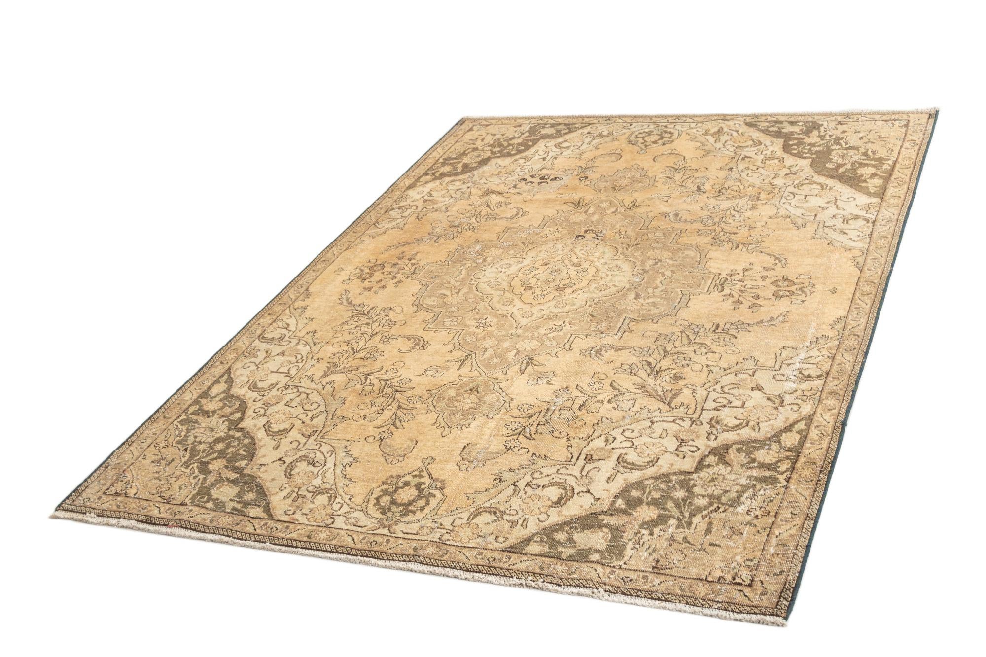 6' 1 x 8' 11 Vintage Rug