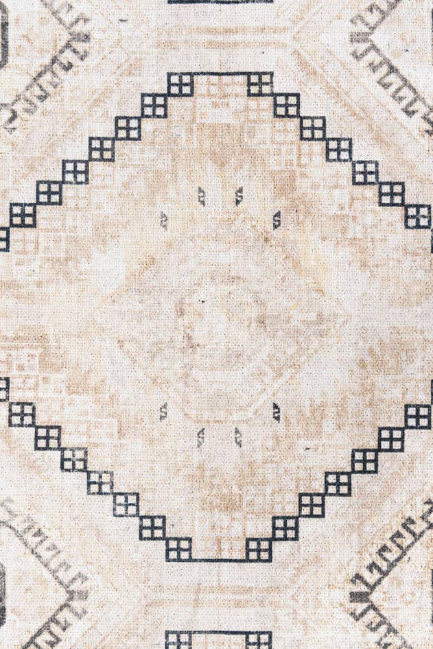 Detail image of 5' x 8' Washable Yara Rug