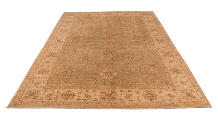 Detail image of 6' 8 x 9' 9 Ziegler Rug