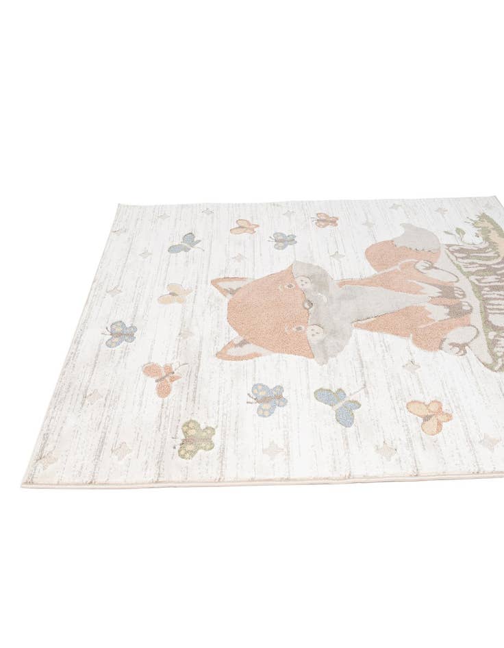 Detail image of 5' 2 x 7' 7 Zoey Rug