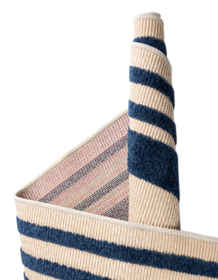 Detail image of 5' 3 x 5' 3 Easy-Clean Aruba Indoor / Outdoor Round Rug