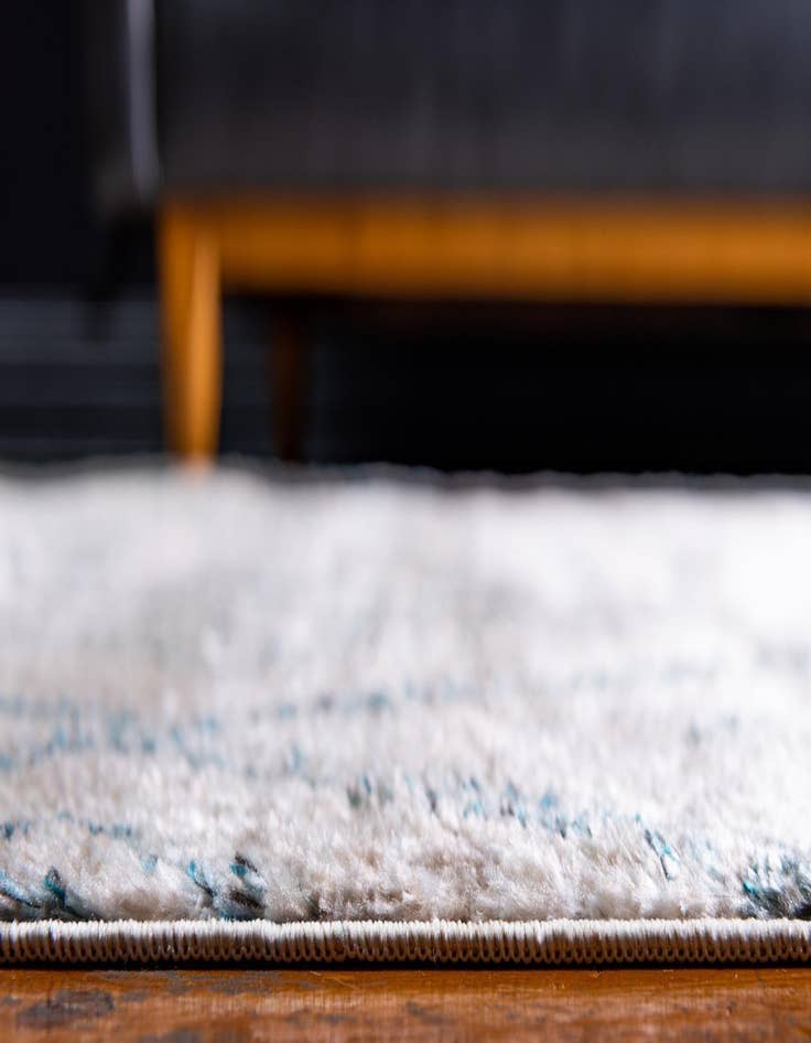 Detail image of 4' 7 x 4' 7 Atlas Round Rug