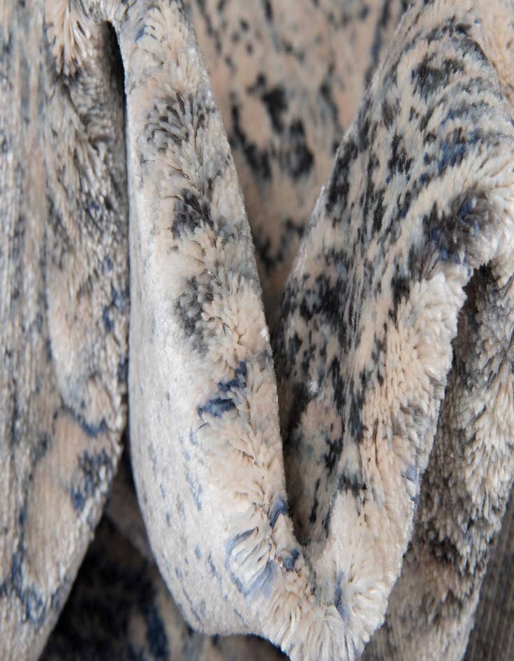 Detail image of 8' x 8' Berkshire Round Rug