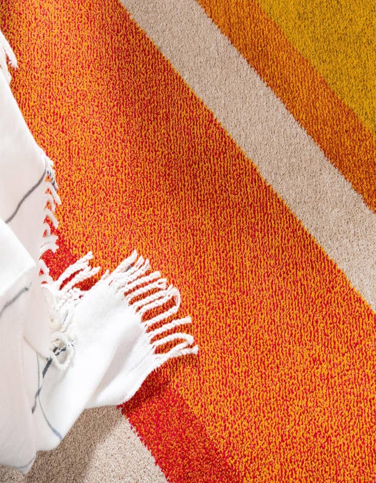 Detail image of 8' x 8'  Washable Casablanca Round Rug