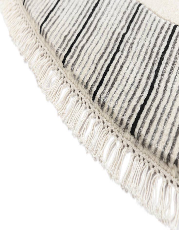 Detail image of 6' 6 x 6' 6  Hand Knotted Darya Wool Round Rug