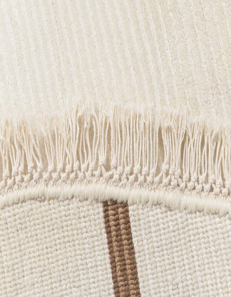 Detail image of 6' 6 x 6' 6  Hand Knotted Darya Wool Round Rug