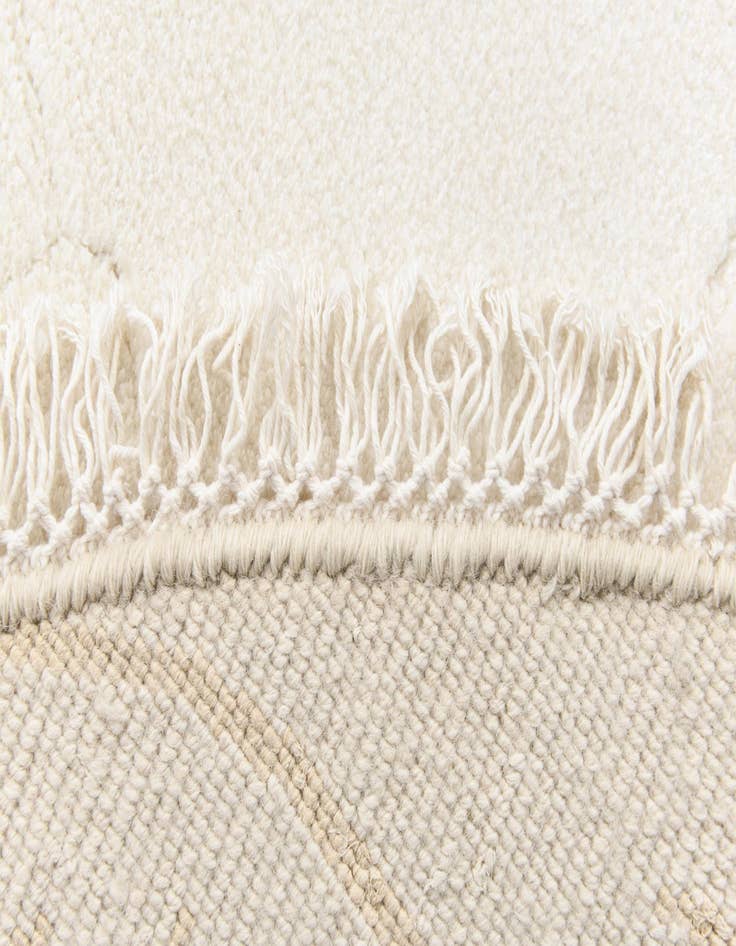 Detail image of 6' 5 x 6' 5  Hand Knotted Darya Wool Round Rug