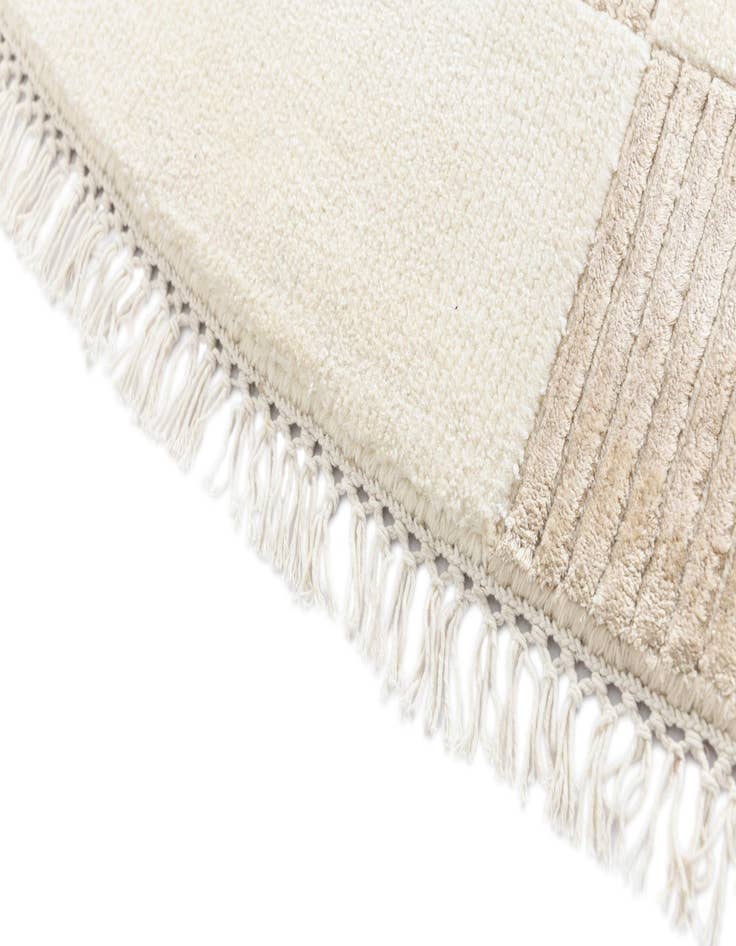 Detail image of 6' 6 x 6' 6  Hand Knotted Darya Wool Round Rug