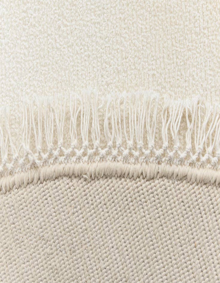 Detail image of 6' 6 x 6' 6  Hand Knotted Darya Wool Round Rug