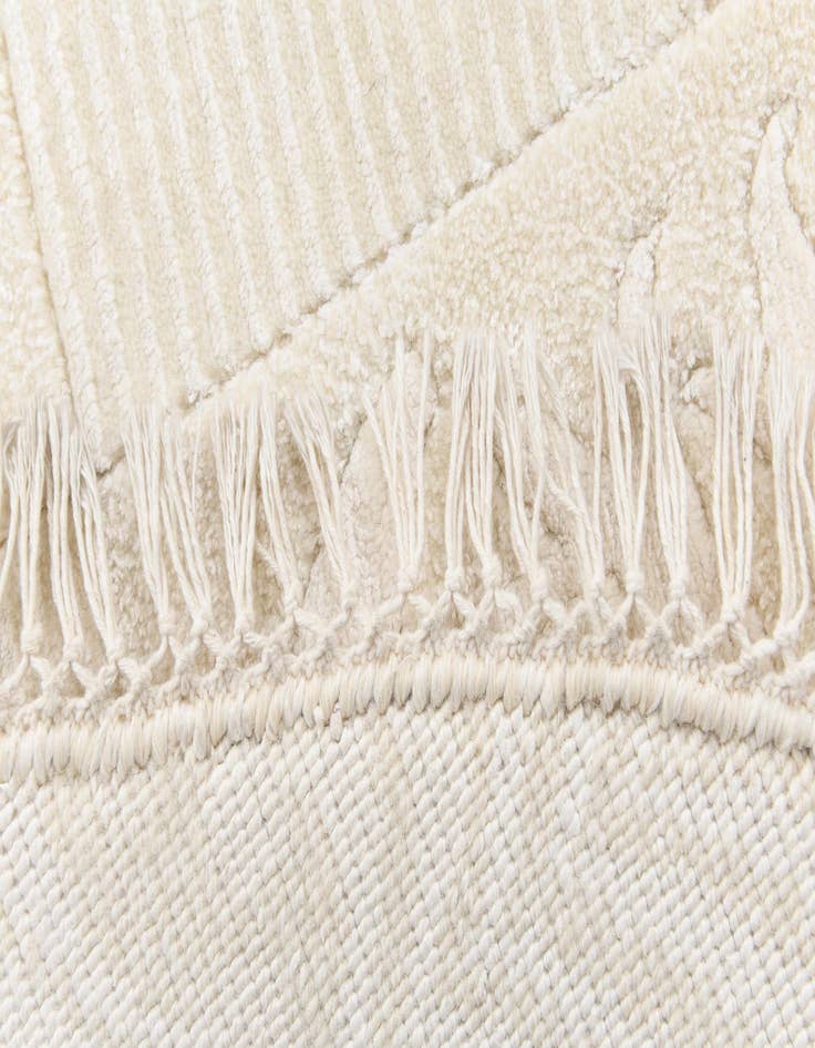 Detail image of 6' 6 x 6' 6  Hand Knotted Darya Wool Round Rug