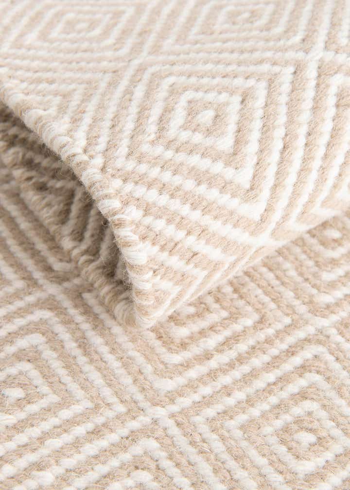 7' 10 x 7' 10 Hand Woven Geo Trellis Flatweave Round Rug