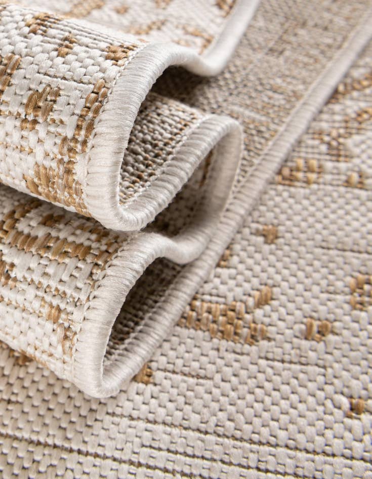 Detail image of 7' x 7' Easy-Clean Jill Zarin Indoor / Outdoor Round Rug