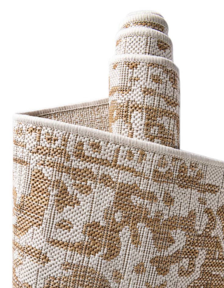 Detail image of 7' x 7' Easy-Clean Jill Zarin Indoor / Outdoor Round Rug