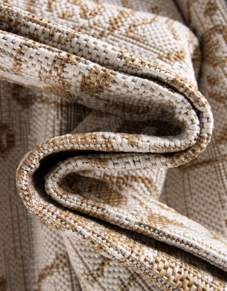 Detail image of 7' x 7' Easy-Clean Jill Zarin Indoor / Outdoor Round Rug
