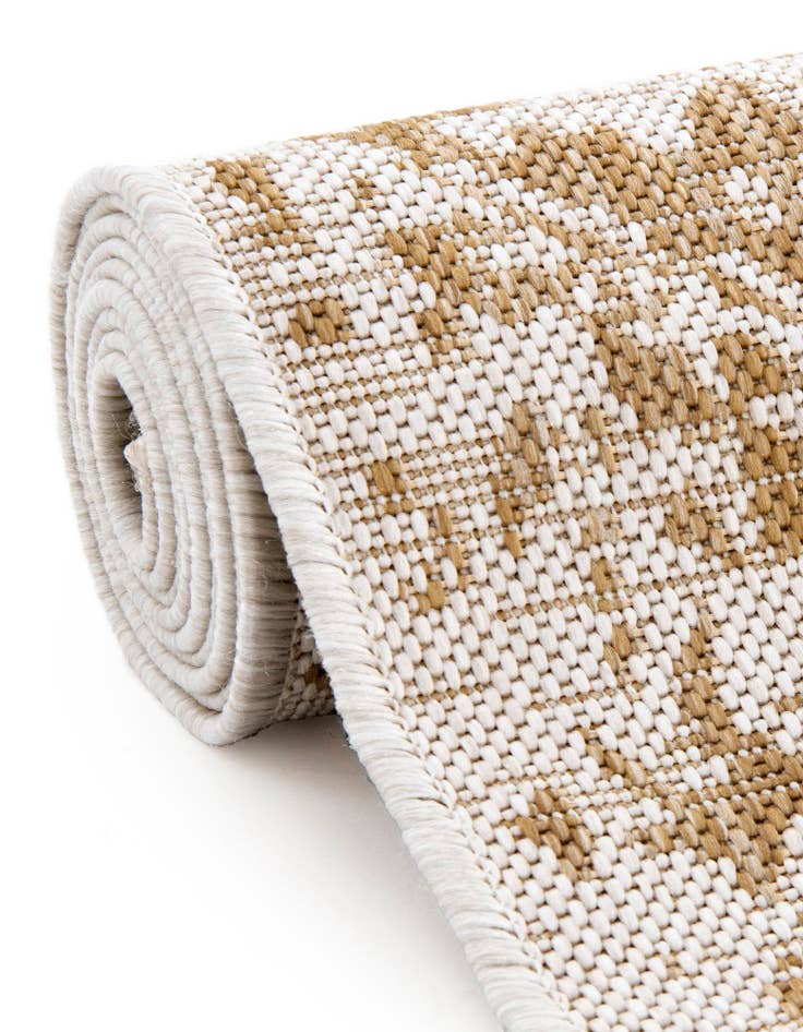 Detail image of 6' 7 x 6' 7 Easy-Clean Jill Zarin Dubai Indoor / Outdoor Round Rug