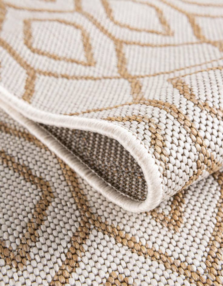 Detail image of 6' 7 x 6' 7 Easy-Clean Jill Zarin Turks and Caicos Indoor / Outdoor Round Rug