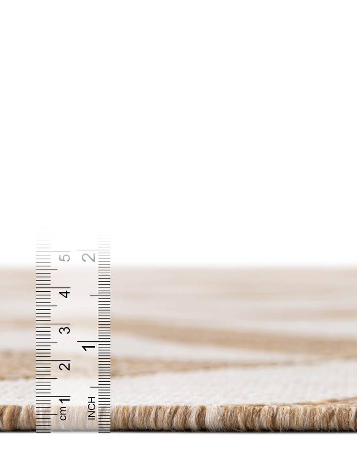 Detail image of 7' x 7' Easy-Clean Jill Zarin Indoor / Outdoor Round Rug