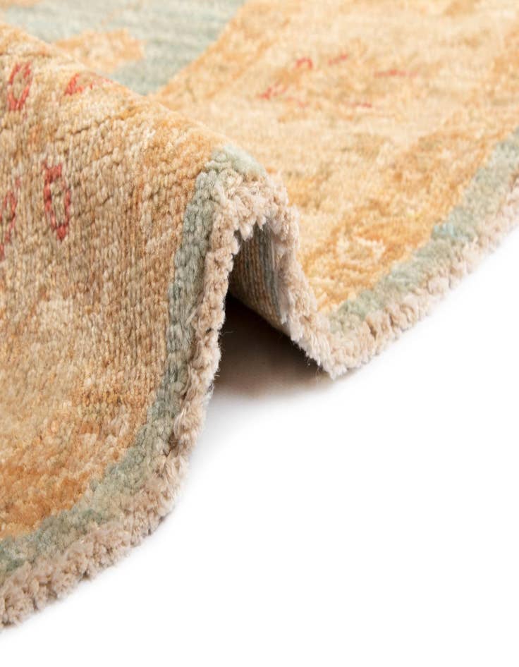 Detail image of 4' 9 x 4' 10 Kaizar Wool Round Rug