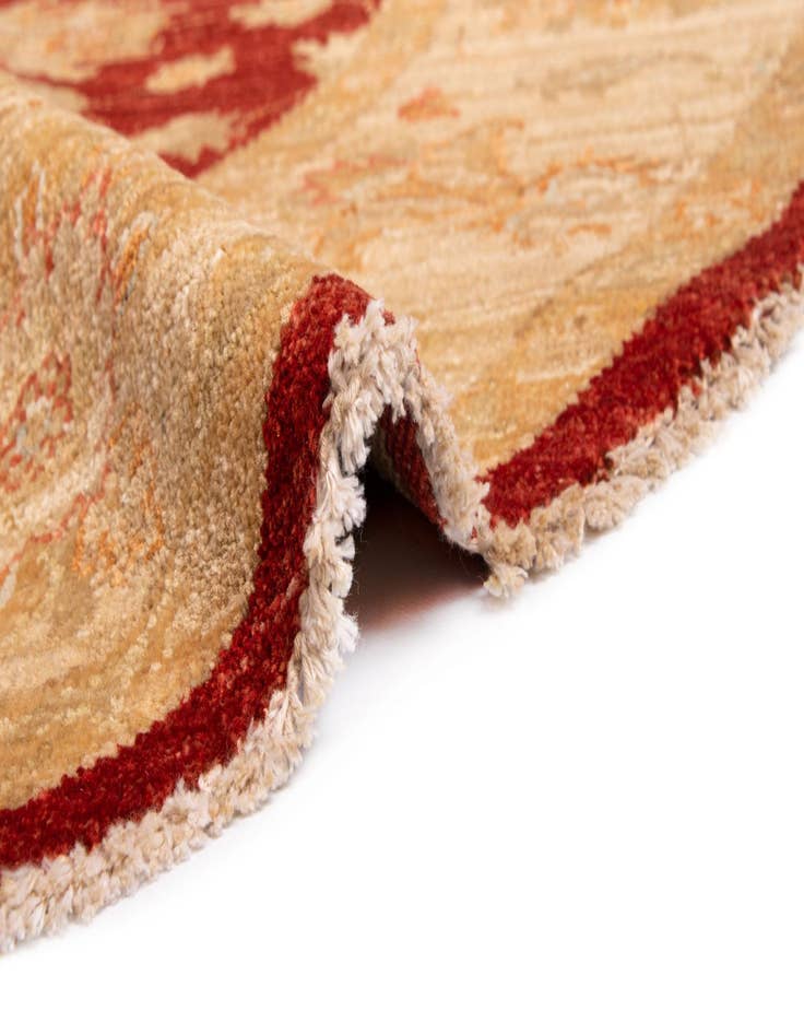 Detail image of 4' 10 x 4' 11 Kaizar Wool Round Rug