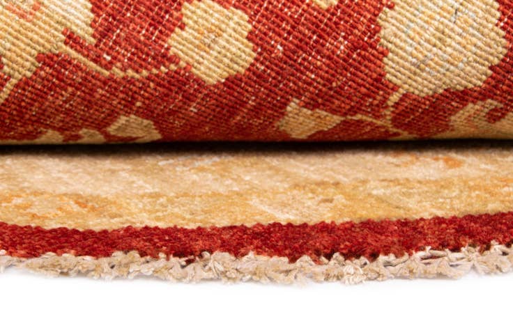 Detail image of 4' 10 x 4' 11 Kaizar Wool Round Rug