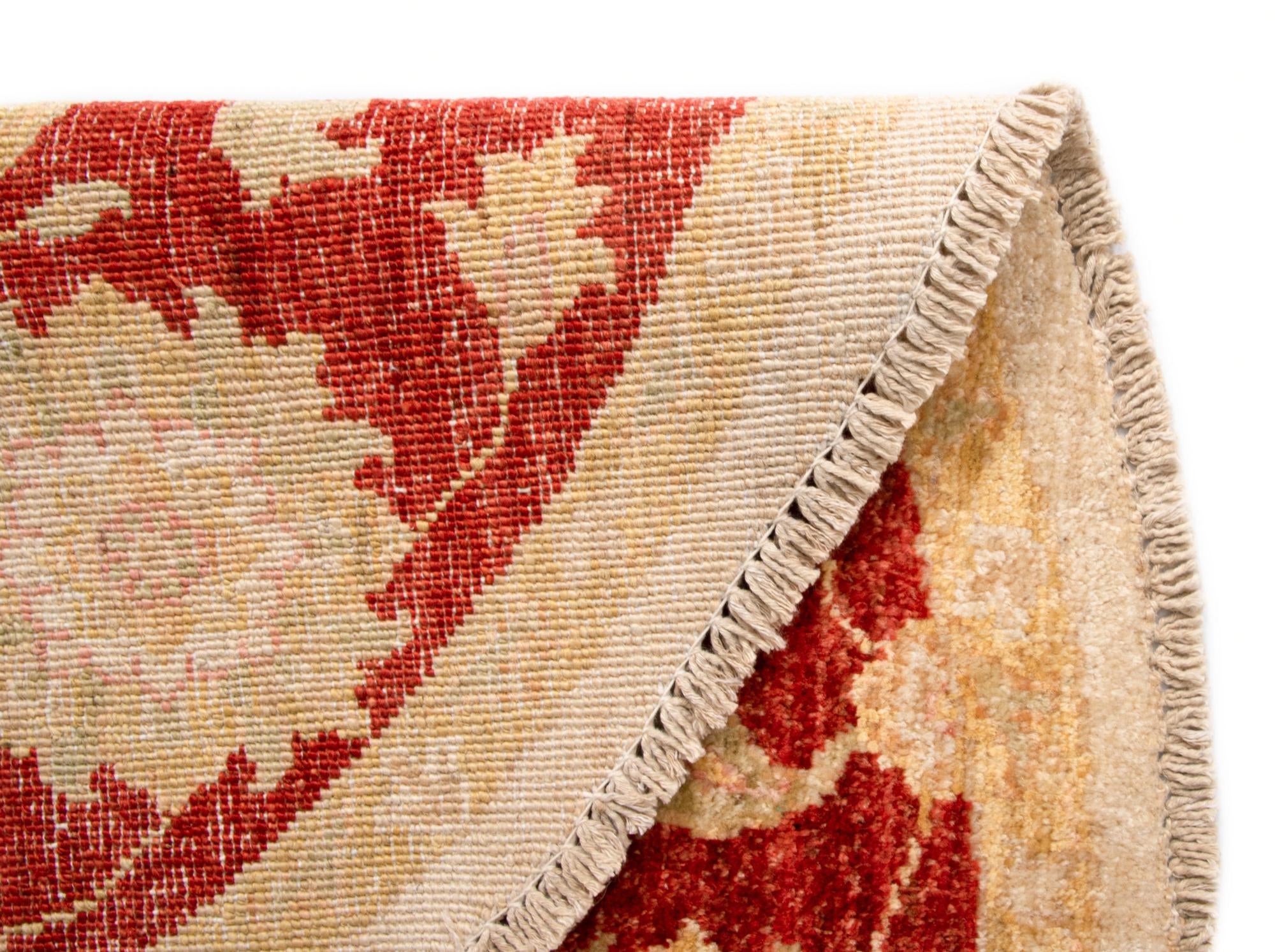 4' 11 x 5' Kaizar Wool Round Rug