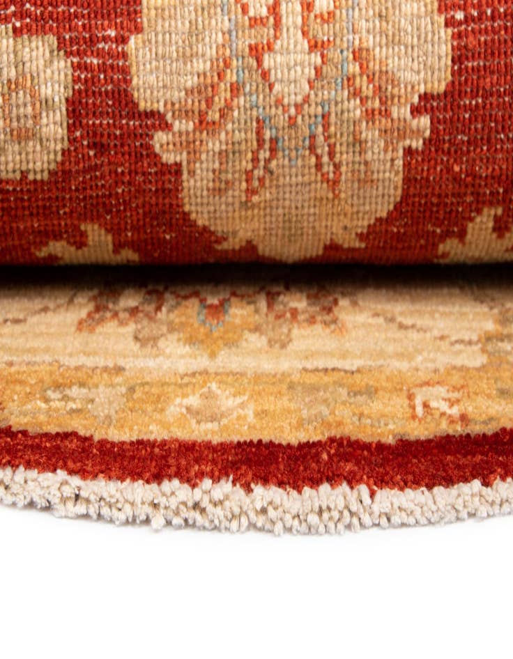 Detail image of 4' 7 x 5' Kaizar Round Rug