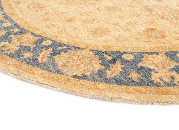 Detail image of 6' 7 x 6' 7 Kaizar Wool Round Rug