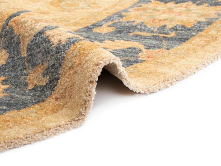Detail image of 6' 7 x 6' 7 Kaizar Wool Round Rug