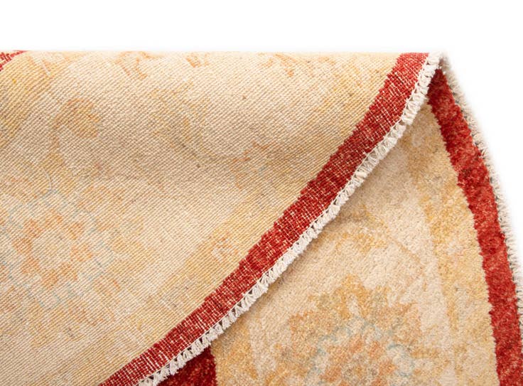 Detail image of 6' 7 x 6' 8 Kaizar Wool Round Rug
