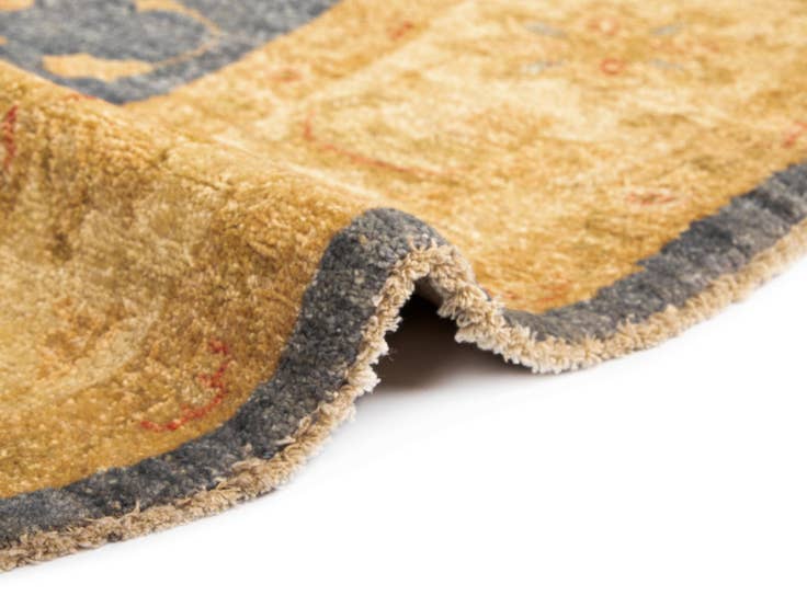 Detail image of 6' 5 x 6' 8 Kaizar Wool Round Rug