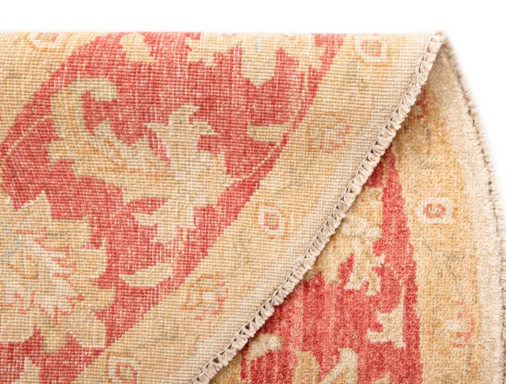 Detail image of 6' 6 x 6' 7 Kaizar Wool Round Rug