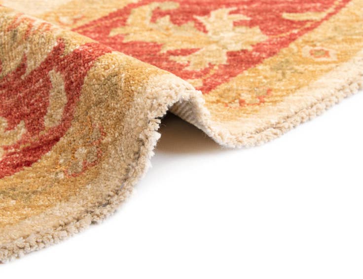 Detail image of 6' 6 x 6' 7 Kaizar Wool Round Rug
