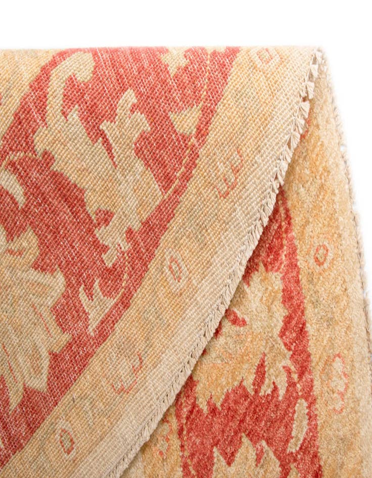 Detail image of 6' 6 x 6' 7 Kaizar Wool Round Rug