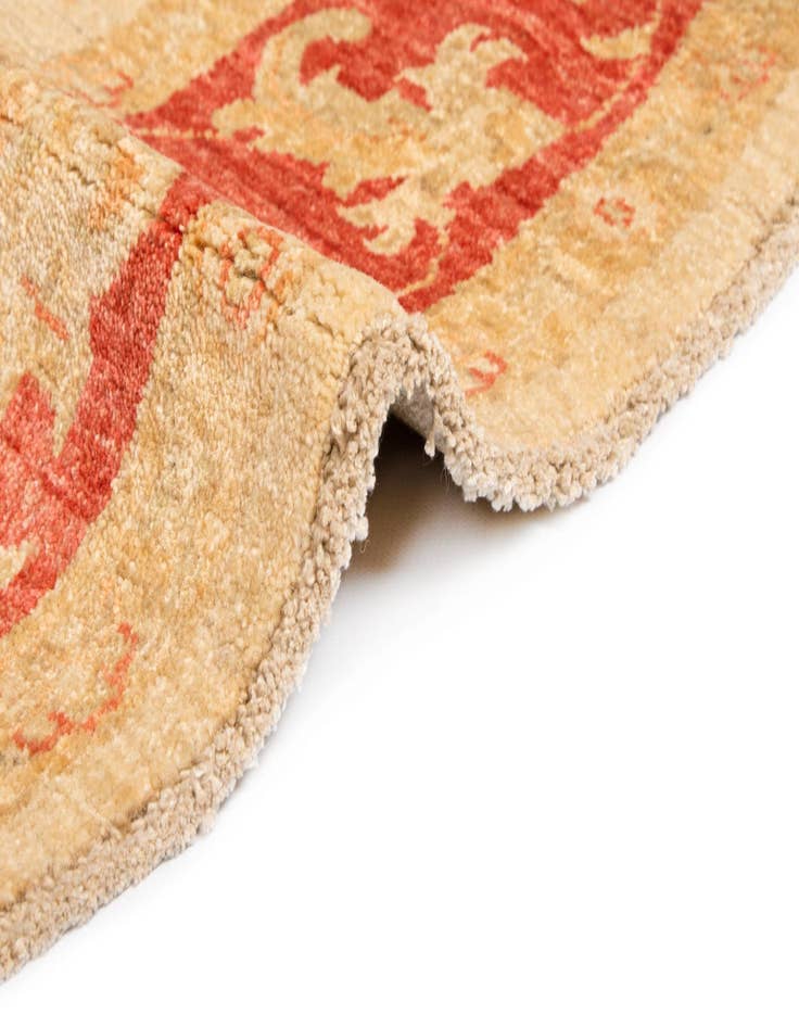 Detail image of 6' 6 x 6' 7 Kaizar Wool Round Rug