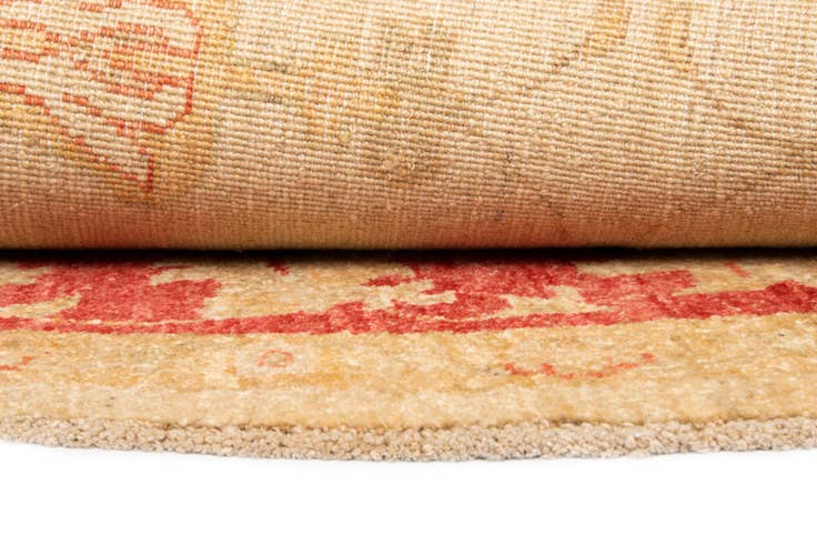 Detail image of 6' 6 x 6' 7 Kaizar Wool Round Rug