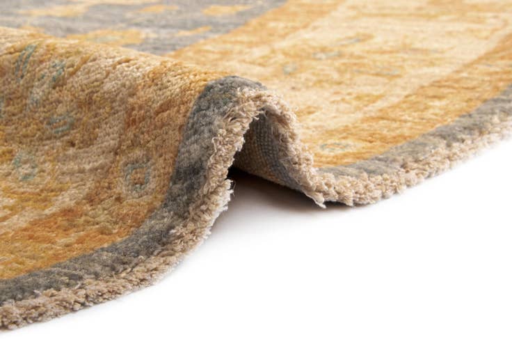 Detail image of 6' 7 x 6' 8 Kaizar Wool Round Rug