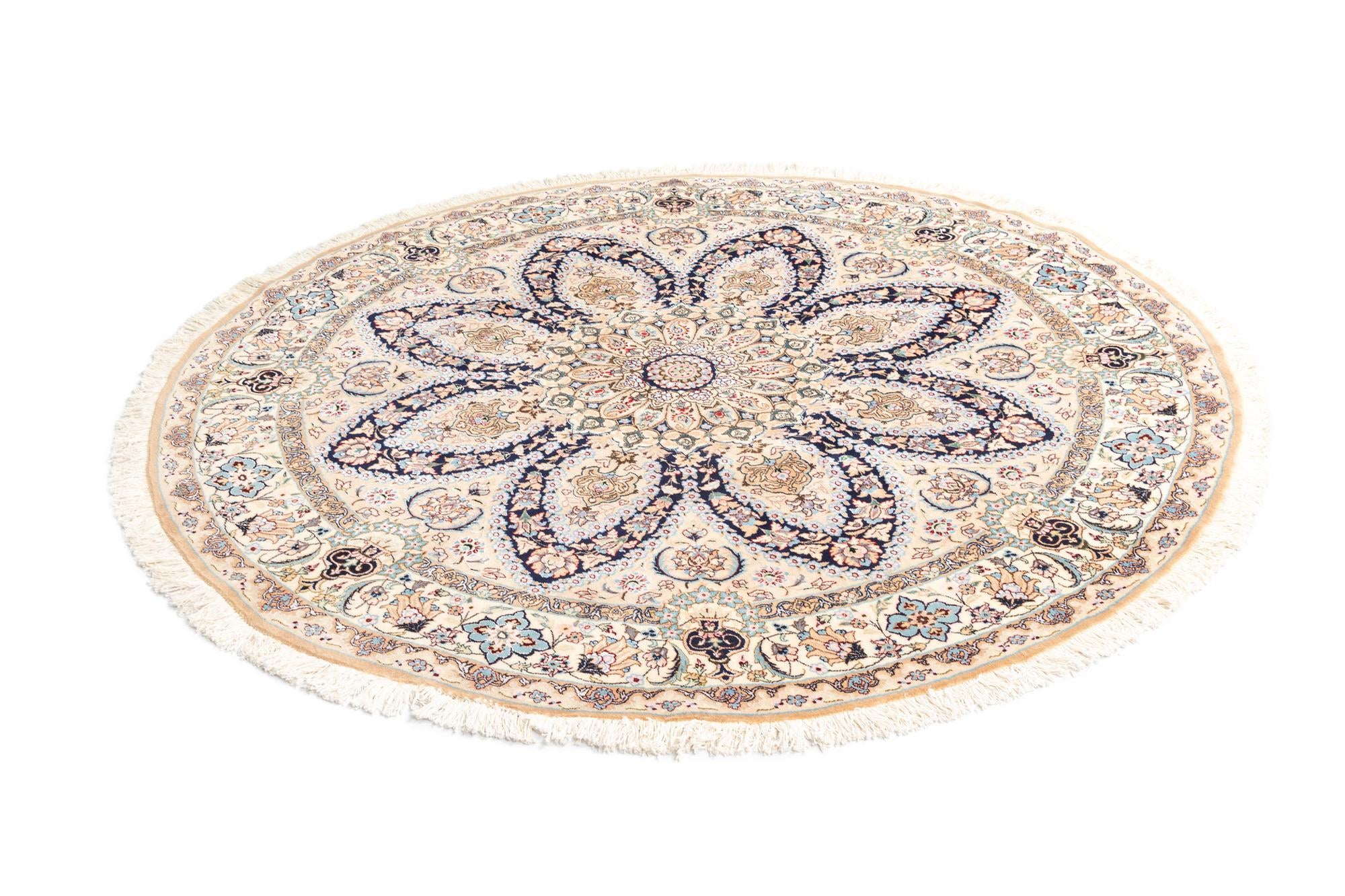 6' 9 x 6' 10 Nain Round Rug