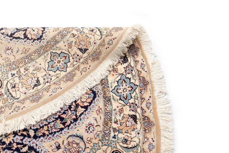 Detail image of 6' 9 x 6' 10 Nain Round Rug