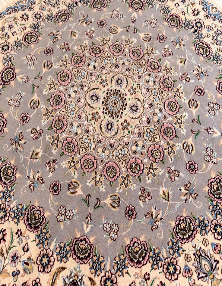 Detail image of 4' 11 x 4' 11 Nain Round Rug