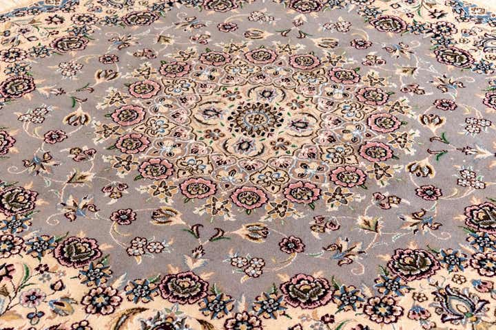 4' 11 x 4' 11 Nain Round Rug