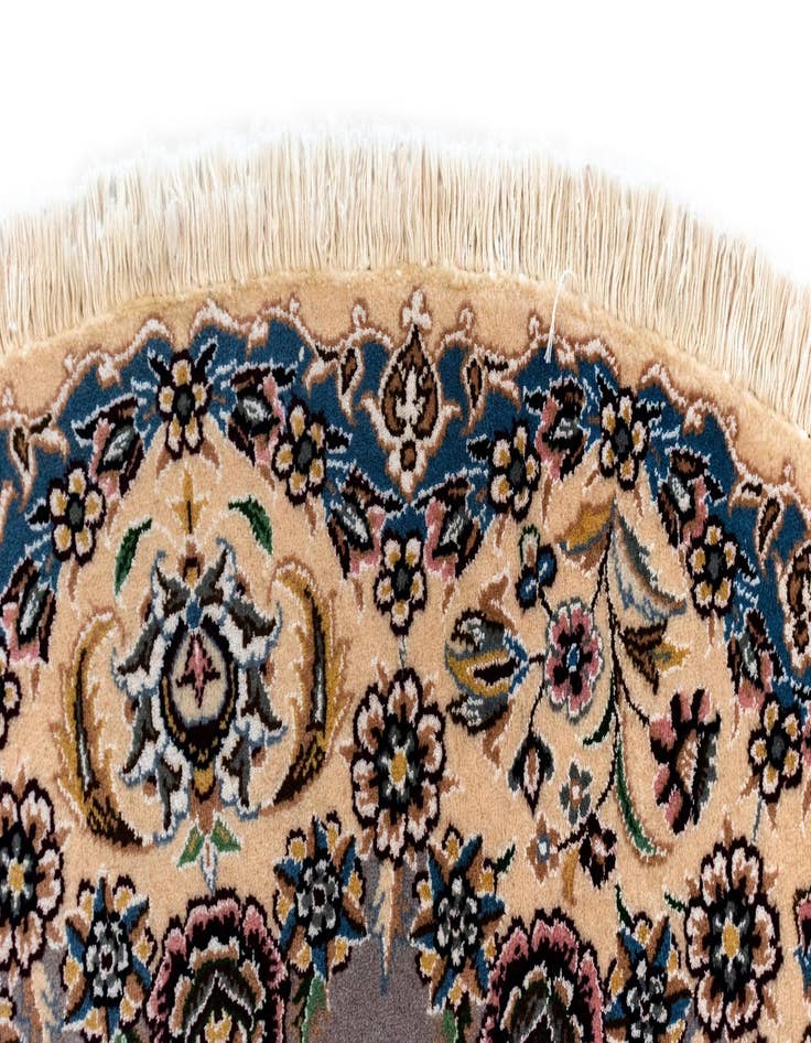 Detail image of 4' 11 x 4' 11 Nain Round Rug