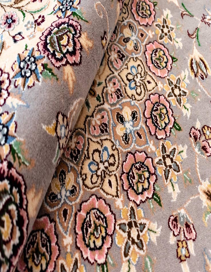 Detail image of 4' 11 x 4' 11 Nain Round Rug