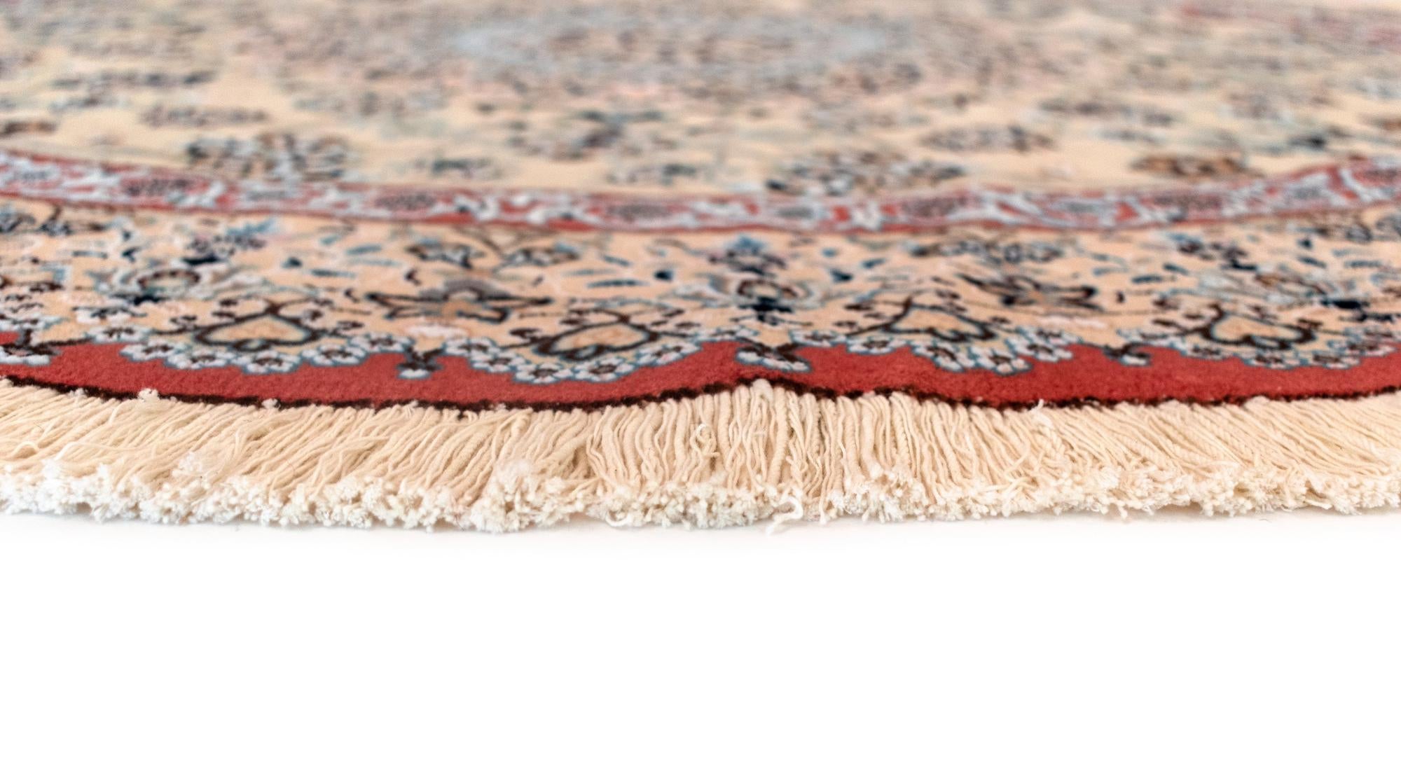 5' 3 x 5' 3 Nain Round Rug