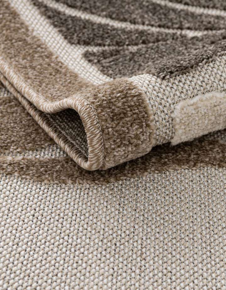 5' 3 x 5' 3 Easy-Clean Botanical Indoor / Outdoor Round Rug