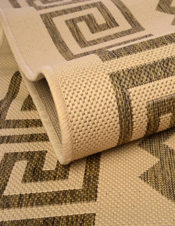 Detail image of 6' x 6' Easy-Clean Lattice Indoor / Outdoor Round Rug