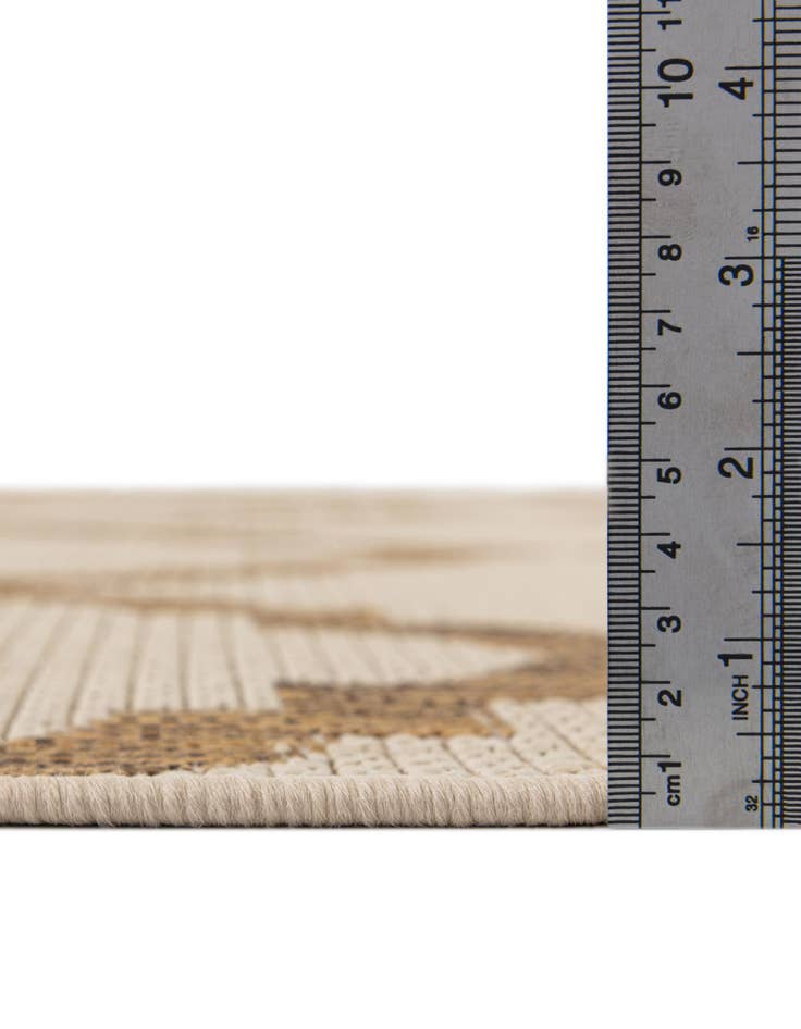 Detail image of 6' x 6' Easy-Clean Lattice Indoor / Outdoor Round Rug