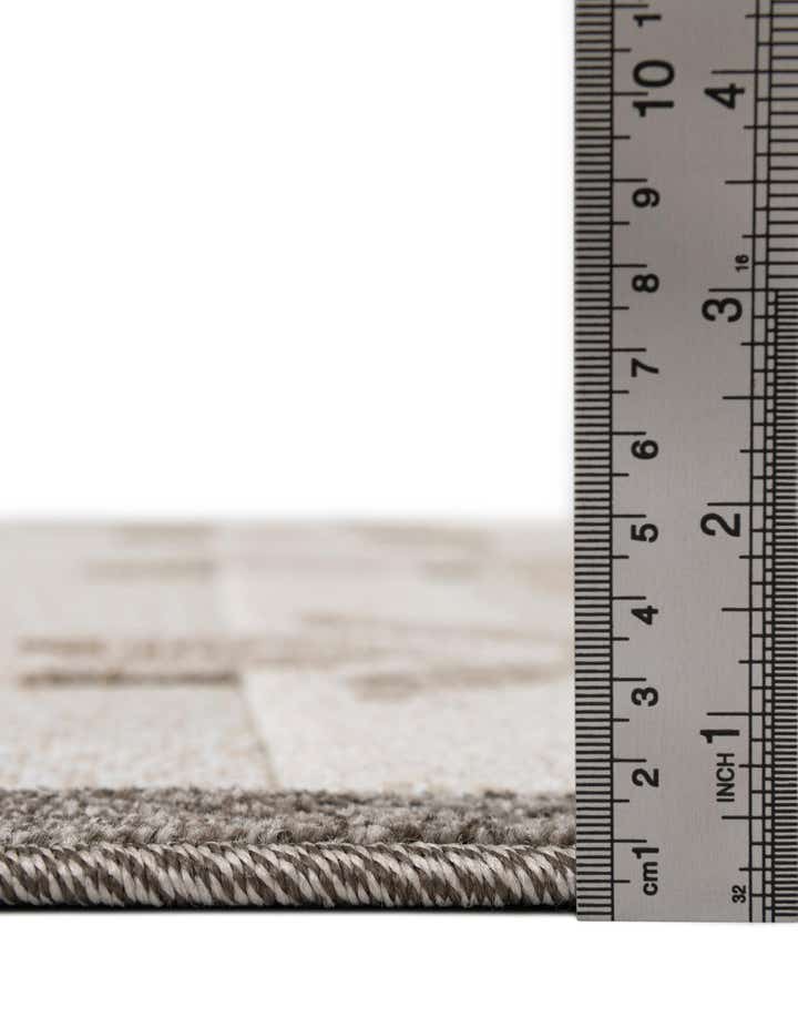 5' 3 x 5' 3 Easy-Clean Modern Indoor / Outdoor Round Rug