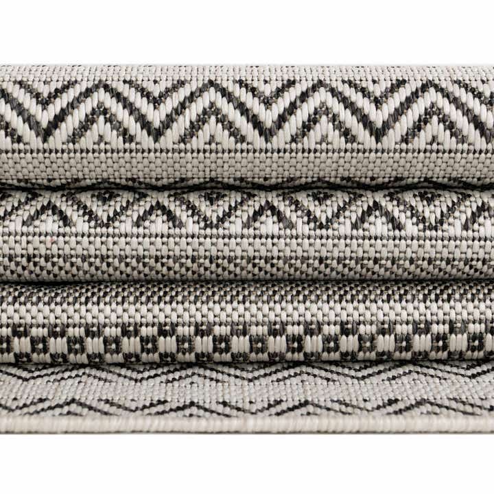 3' x 3' Easy-Clean Ribbon Indoor / Outdoor Round Rug