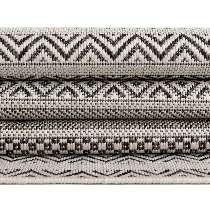 Detail image of 3' x 3' Easy-Clean Ribbon Indoor / Outdoor Round Rug