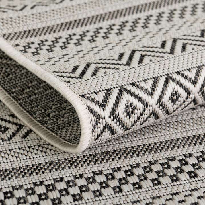 4' x 4' Easy-Clean Ribbon Indoor / Outdoor Round Rug